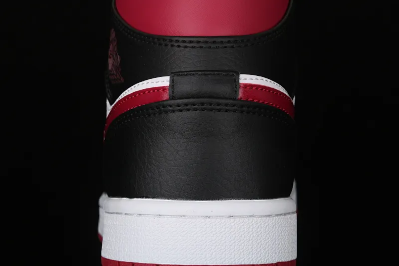 All categories Air Jordan Jordan series basketball shoes Air Jordan 1 Mid Air Jordan 1 Mid AJ1 Joe 1 black and red toe Zhongbang series basketball shoes 554724-066